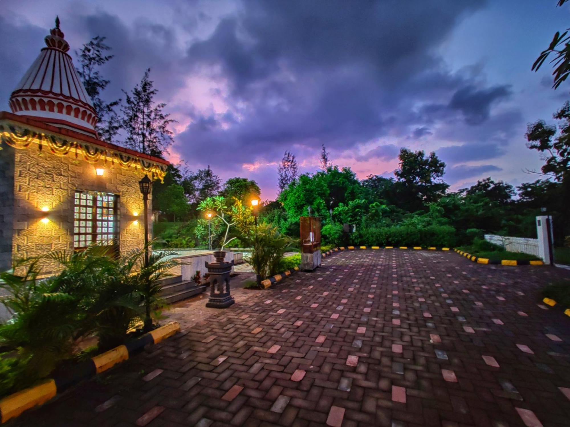 Pushpam Sanskruti Resort Karjat - A Pure Veg Resort Dhamni Extérieur photo