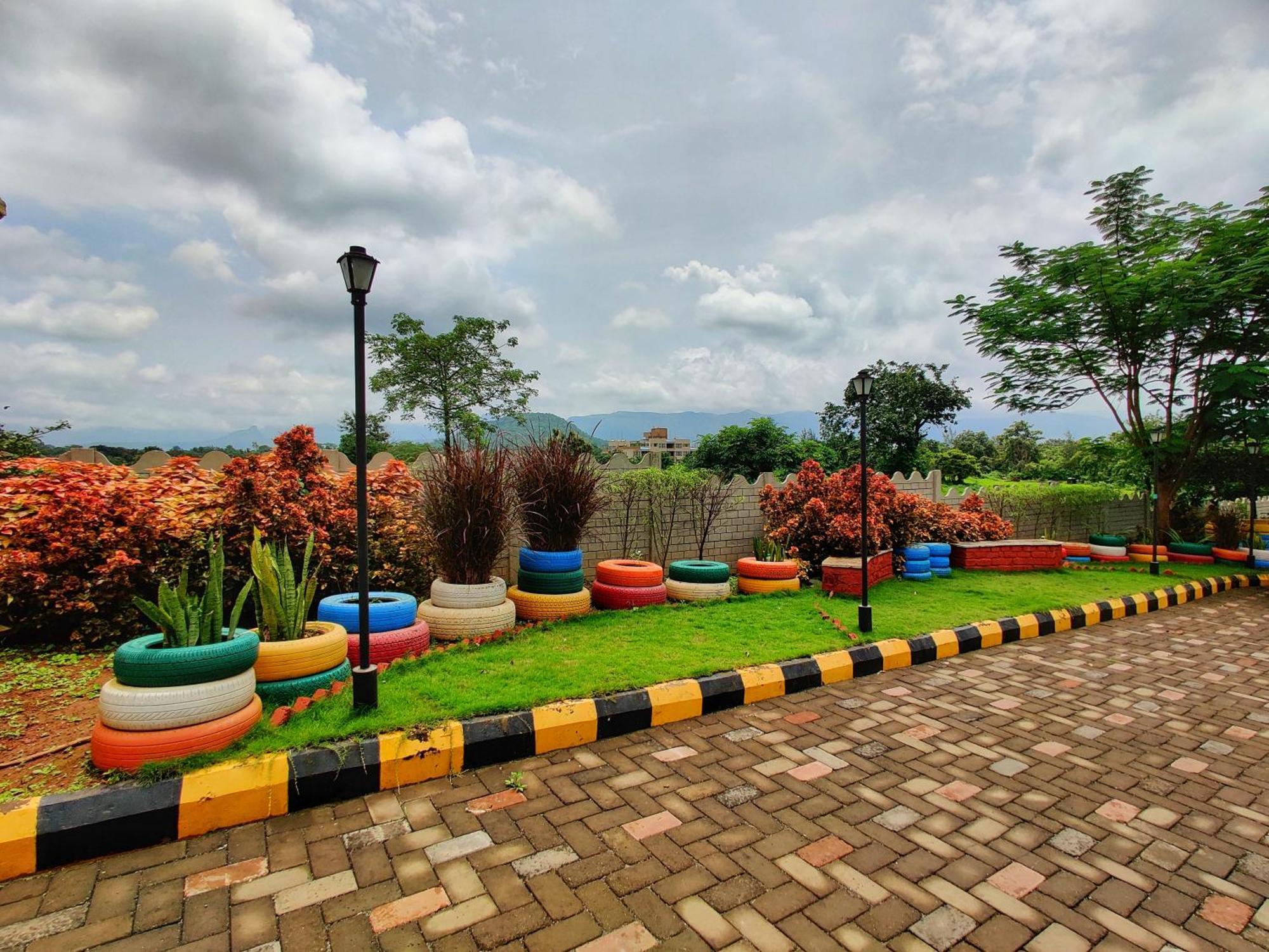 Pushpam Sanskruti Resort Karjat - A Pure Veg Resort Dhamni Extérieur photo